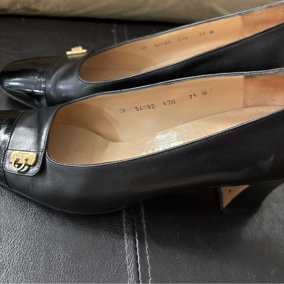 Salvatore Ferragamo Cap Toe Gancini Icon Heels Size 7.5 Narrowest DF 67R - Picture 7 of 12